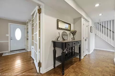 Entry Way - 221 69th St, Darien, IL 60561 photo 2 of 3