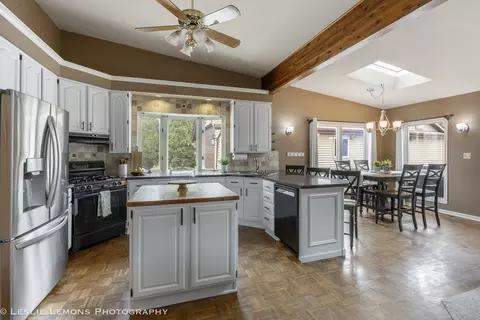 Kitchen - 221 69th St, Darien, IL 60561 photo 1 of 2