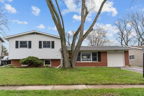 7167 Orchard Ln, Hanover Park, IL 60133