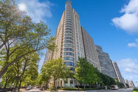 840 N Lake Shore Dr #202, Chicago, IL 60611