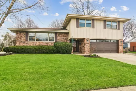 111 N Wilshire Ln, Arlington Heights, IL 60004