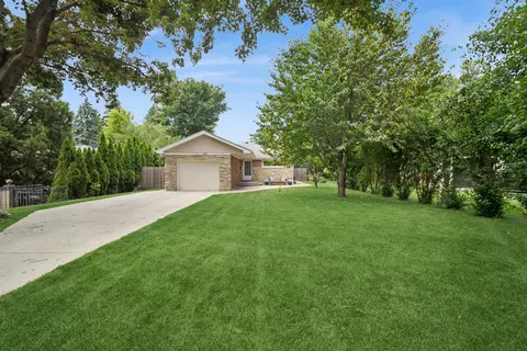 2930 Warbler Pl, Highland Park, IL 60035