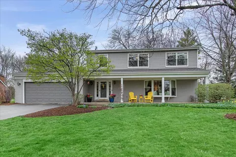 330 S Valley Rd, Barrington, IL 60010