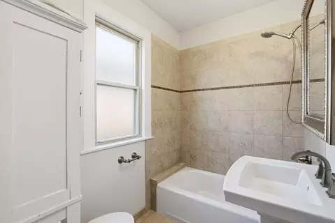 Bath - 126 Northgate Rd, Riverside, IL 60546 photo 1 of 2
