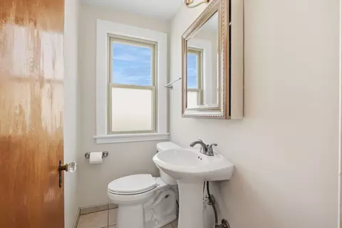 Bath - 126 Northgate Rd, Riverside, IL 60546 photo 2 of 2
