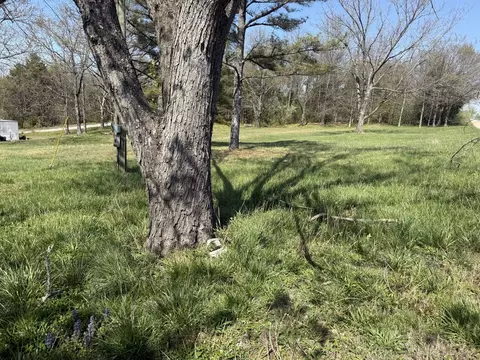 110 Cherokee Dr, Goreville, IL 62939