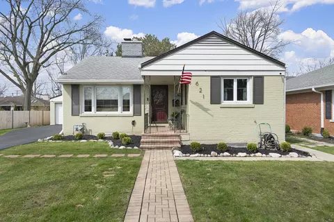 621 Oriole Ave N, Park Ridge, IL 60068