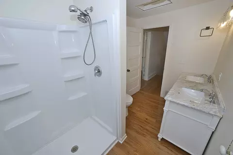 Bath - 905 E Center St, Ottawa, IL 61350 photo 2 of 2