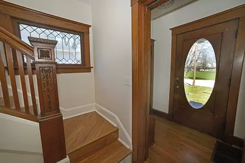 Entry Way - 905 E Center St, Ottawa, IL 61350 photo 2 of 3
