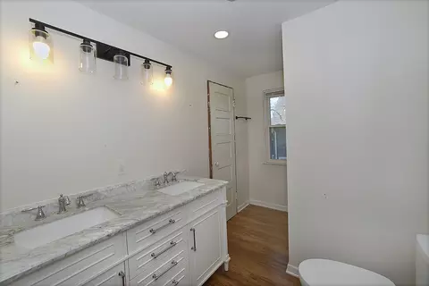 Bath - 905 E Center St, Ottawa, IL 61350 photo 1 of 2