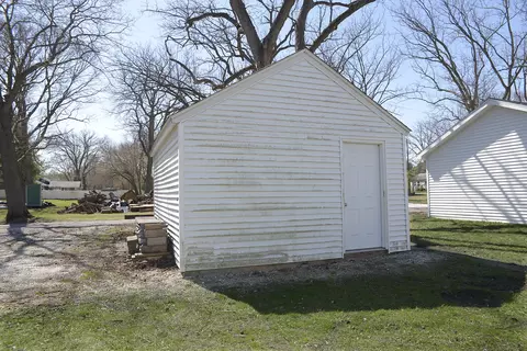 Exterior - 905 E Center St, Ottawa, IL 61350 photo 6 of 7