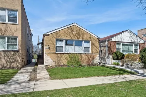 2710 W Berwyn Ave, Chicago, IL 60625