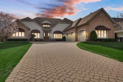 61 Overlook Dr, Golf, IL 60029