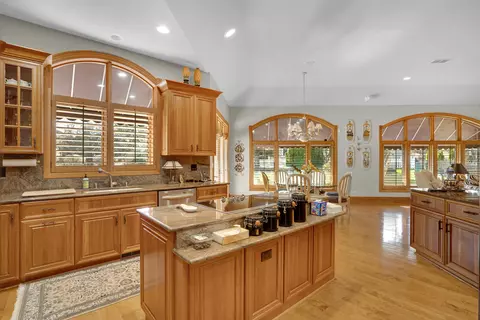 Kitchen - 61 Overlook Dr, Golf, IL 60029 photo 3 of 4