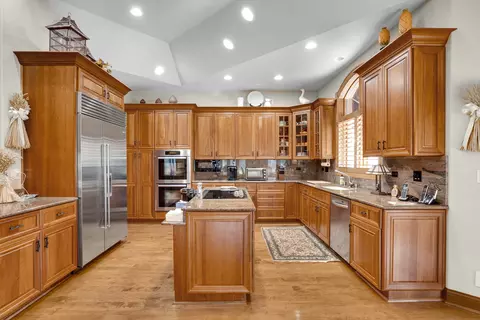 Kitchen - 61 Overlook Dr, Golf, IL 60029 photo 2 of 4