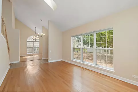 Living - 1415 Diamond Dr, Hoffman Estates, IL 60192 photo 2 of 4