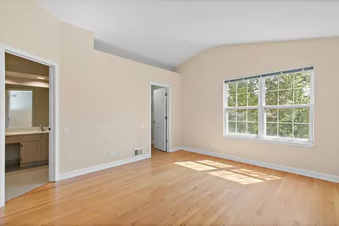 Bedroom - 1415 Diamond Dr, Hoffman Estates, IL 60192 photo 2 of 4