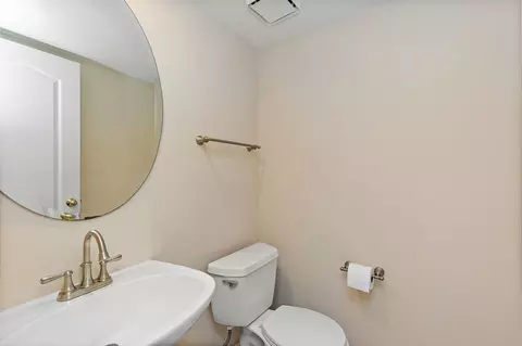 Bath - 1415 Diamond Dr, Hoffman Estates, IL 60192 photo 1 of 4