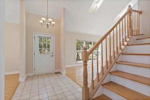 Entry Way - 1415 Diamond Dr, Hoffman Estates, IL 60192 photo 1 of 3