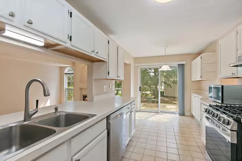 Kitchen - 1415 Diamond Dr, Hoffman Estates, IL 60192 photo 1 of 3