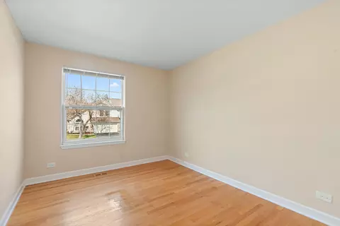 Bedroom - 1415 Diamond Dr, Hoffman Estates, IL 60192 photo 4 of 4