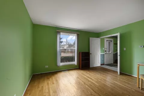 Living - 1580 Riverwood Dr, Algonquin, IL 60102 photo 3 of 3