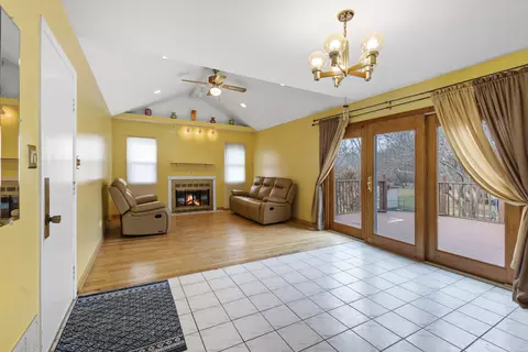 Living - 1580 Riverwood Dr, Algonquin, IL 60102 photo 2 of 3