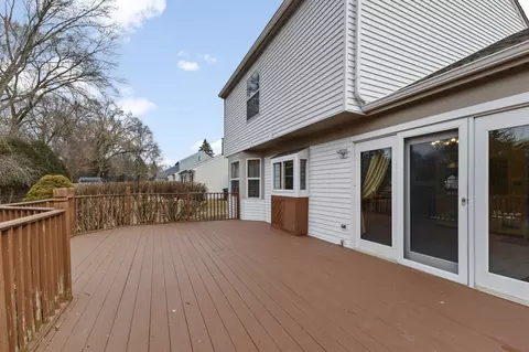 Exterior - 1580 Riverwood Dr, Algonquin, IL 60102 photo 2 of 3