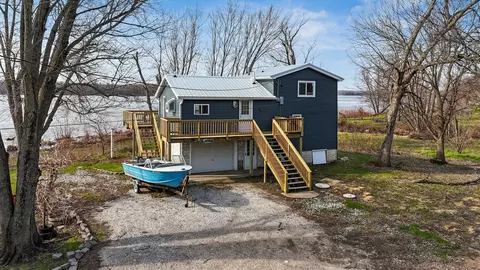 3664 Dismore Rd, Muscatine, IA 52761