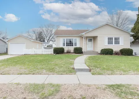 1543 Northlawn Rd, Davenport, IA 52804
