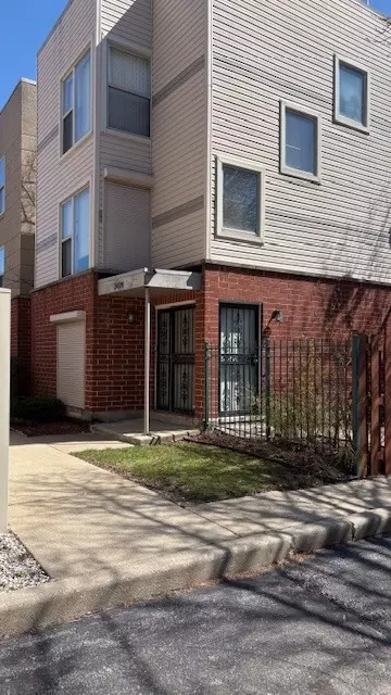 3439 W Lexington St, Chicago, IL 60624