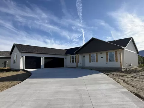 407 Jerin Dr, Fisher, IL 61843