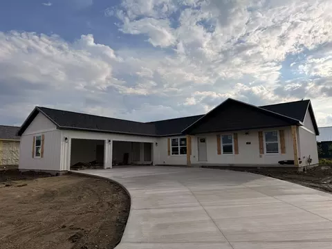 407 Jerin Dr, Fisher, IL 61843