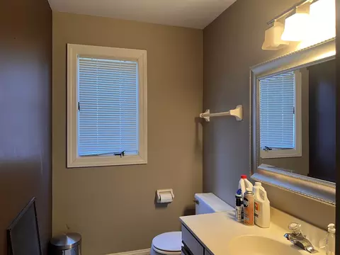 Bath - 9848 S Beverly Ave, Chicago, IL 60643 photo 1 of 6