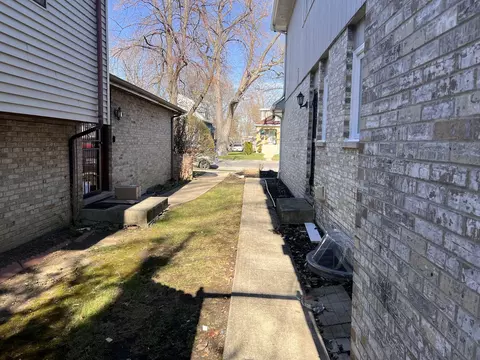 Exterior - 9848 S Beverly Ave, Chicago, IL 60643 photo 5 of 11