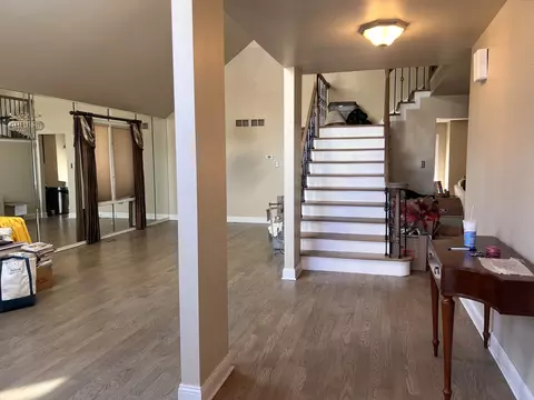 Entry Way - 9848 S Beverly Ave, Chicago, IL 60643 photo 1 of 2
