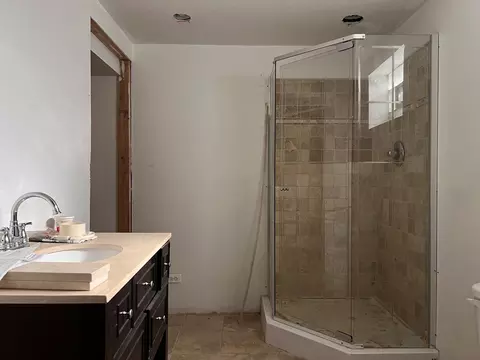 Bath - 9848 S Beverly Ave, Chicago, IL 60643 photo 6 of 6