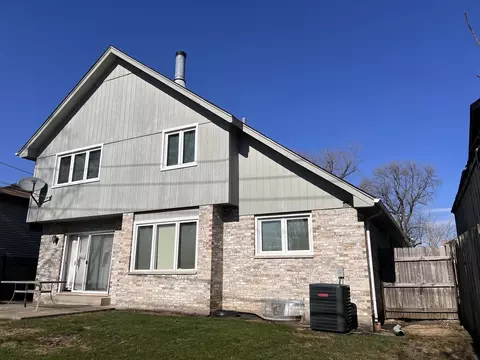 Exterior - 9848 S Beverly Ave, Chicago, IL 60643 photo 2 of 11