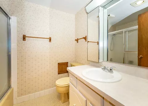 Bath - 420 Margaret St, Atkinson, IL 61235 photo 1 of 3