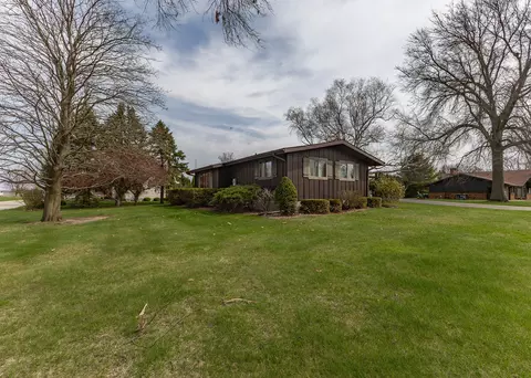 Exterior - 420 Margaret St, Atkinson, IL 61235 photo 3 of 5