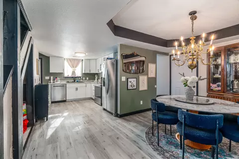Dining - 1925 Hamilton St, Murphysboro, IL 62966 photo 2 of 3