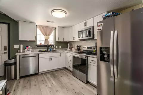 Kitchen - 1925 Hamilton St, Murphysboro, IL 62966 photo 1 of 2