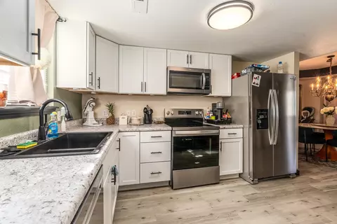 Kitchen - 1925 Hamilton St, Murphysboro, IL 62966 photo 2 of 2