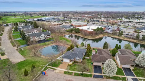 View/Area - 2216 Olde Mill Rd, Plainfield, IL 60586 photo 2 of 5