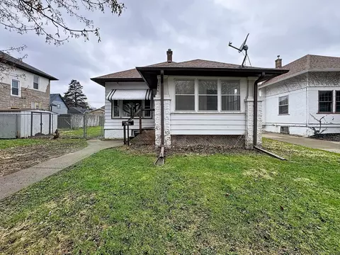 2416 Farnam St, Davenport, IA 52803