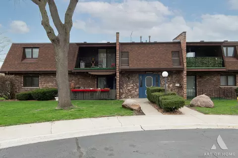 10600 S Brooklodge Ln #1B, Palos Hills, IL 60465