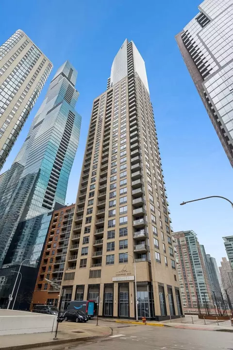420 E Waterside Dr #907, Chicago, IL 60601