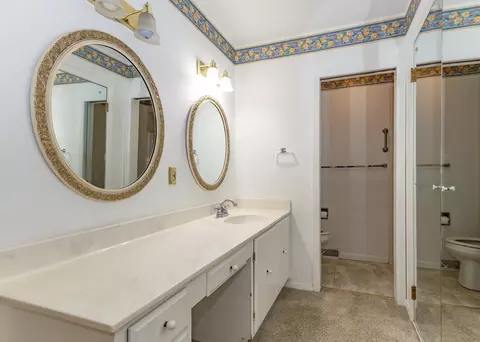 Bath - 3409 52nd St, Moline, IL 61265 photo 2 of 3