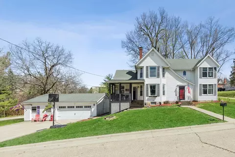 1228 Caroline Ave, Clinton, IA 52732