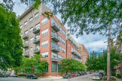 824 W Superior St #307, Chicago, IL 60642
